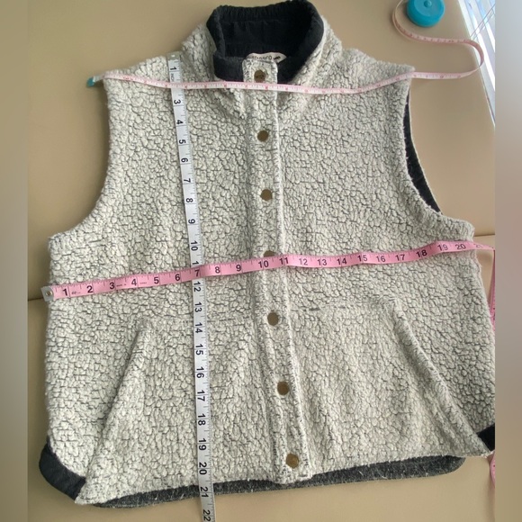 Toad&Co fuzzy Sherpa vest - Picture 5 of 10